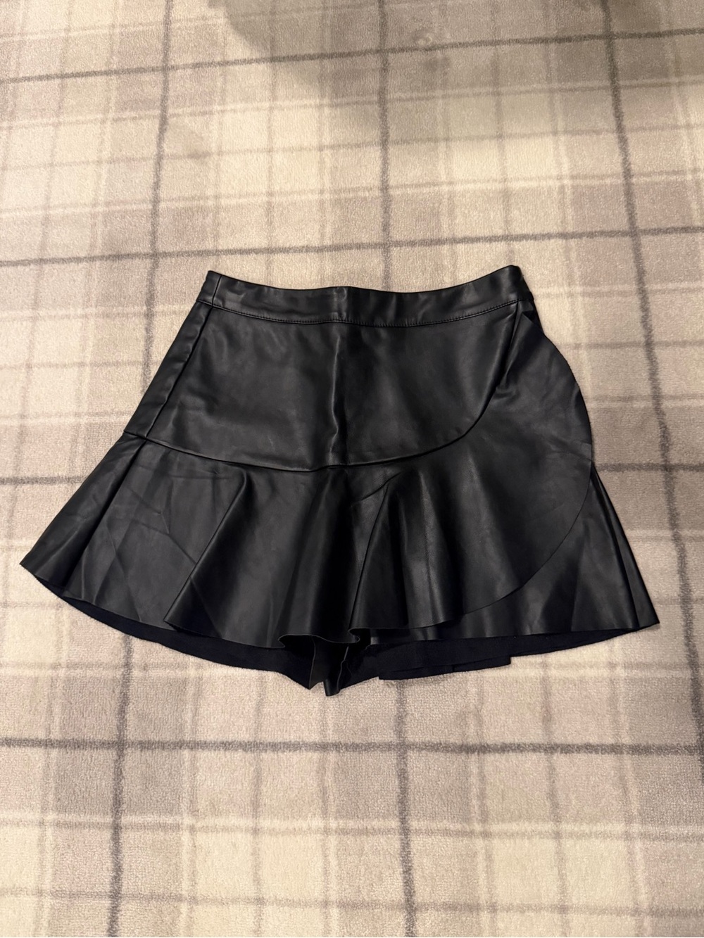 Vestique Black Faux Leather Ruffled Mini Skort